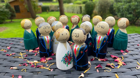 4 Peg Doll Set – The Classic Family Keepsake